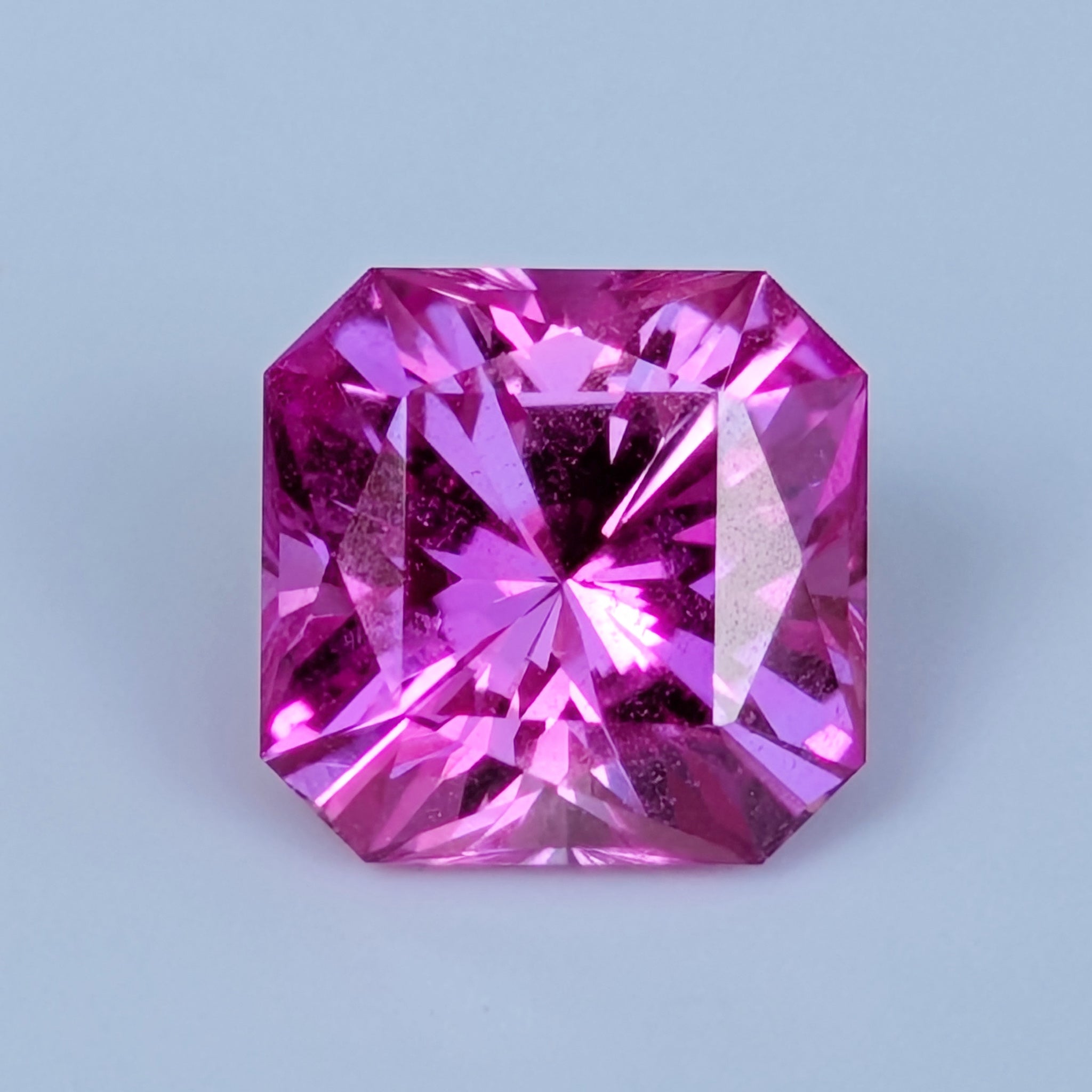 Synthetic Sapphire - 4.07 ct (8.6 mm)