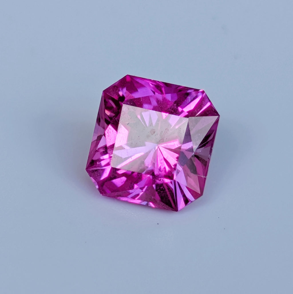 Synthetic Sapphire - 4.07 ct (8.6 mm)