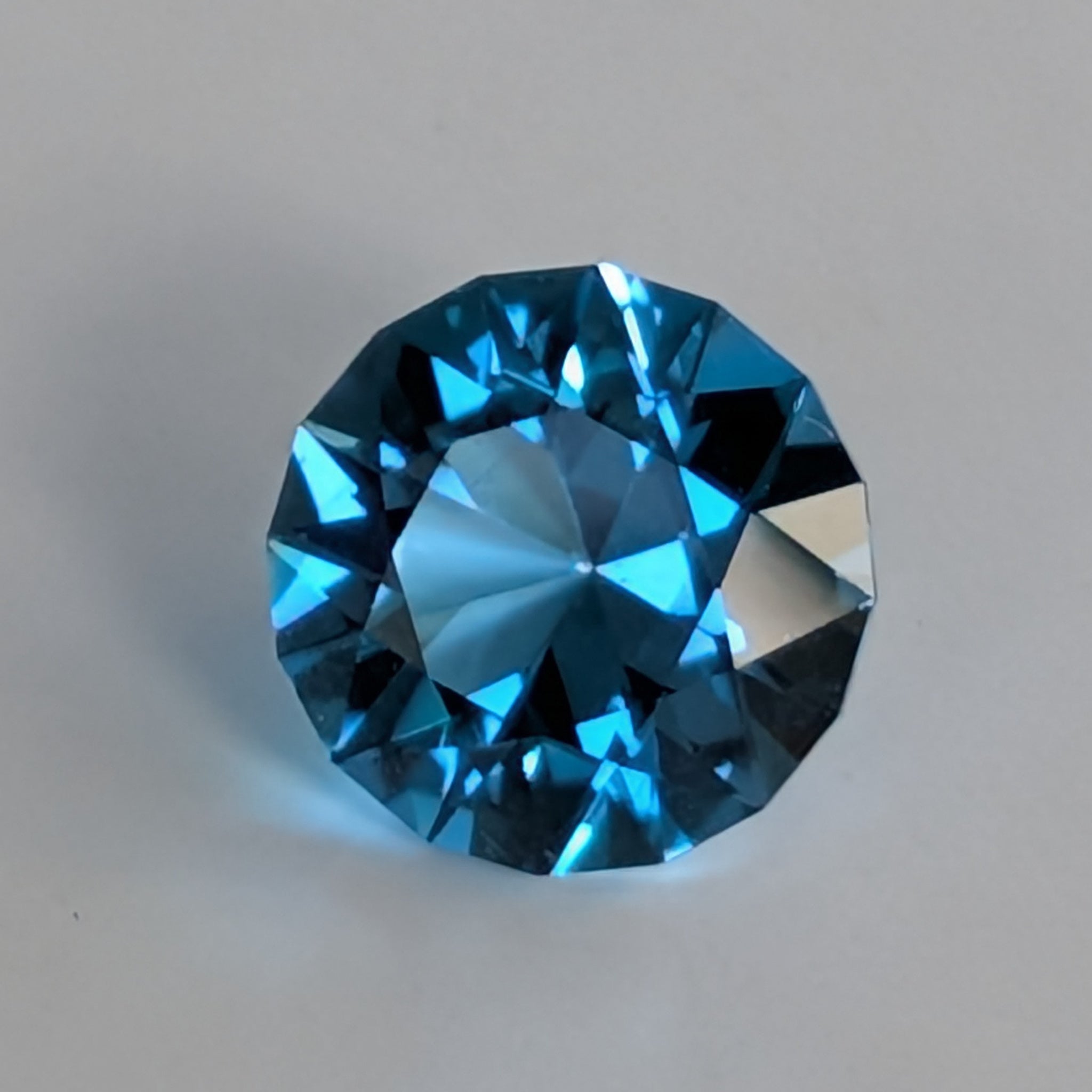 Electric Blue Topaz - Round 4.65 ct(10.3 mm)