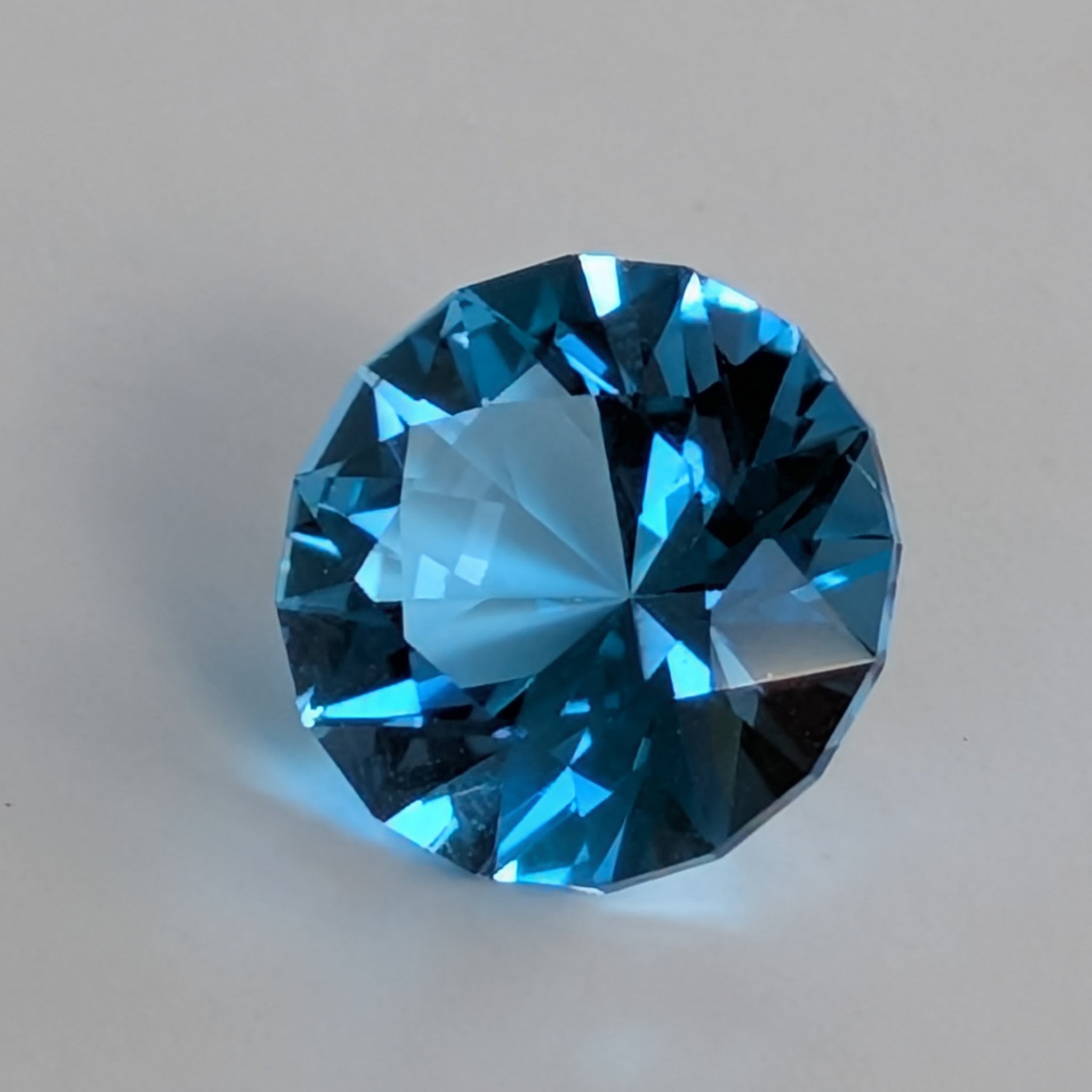 Electric Blue Topaz - Round 4.65 ct(10.3 mm)