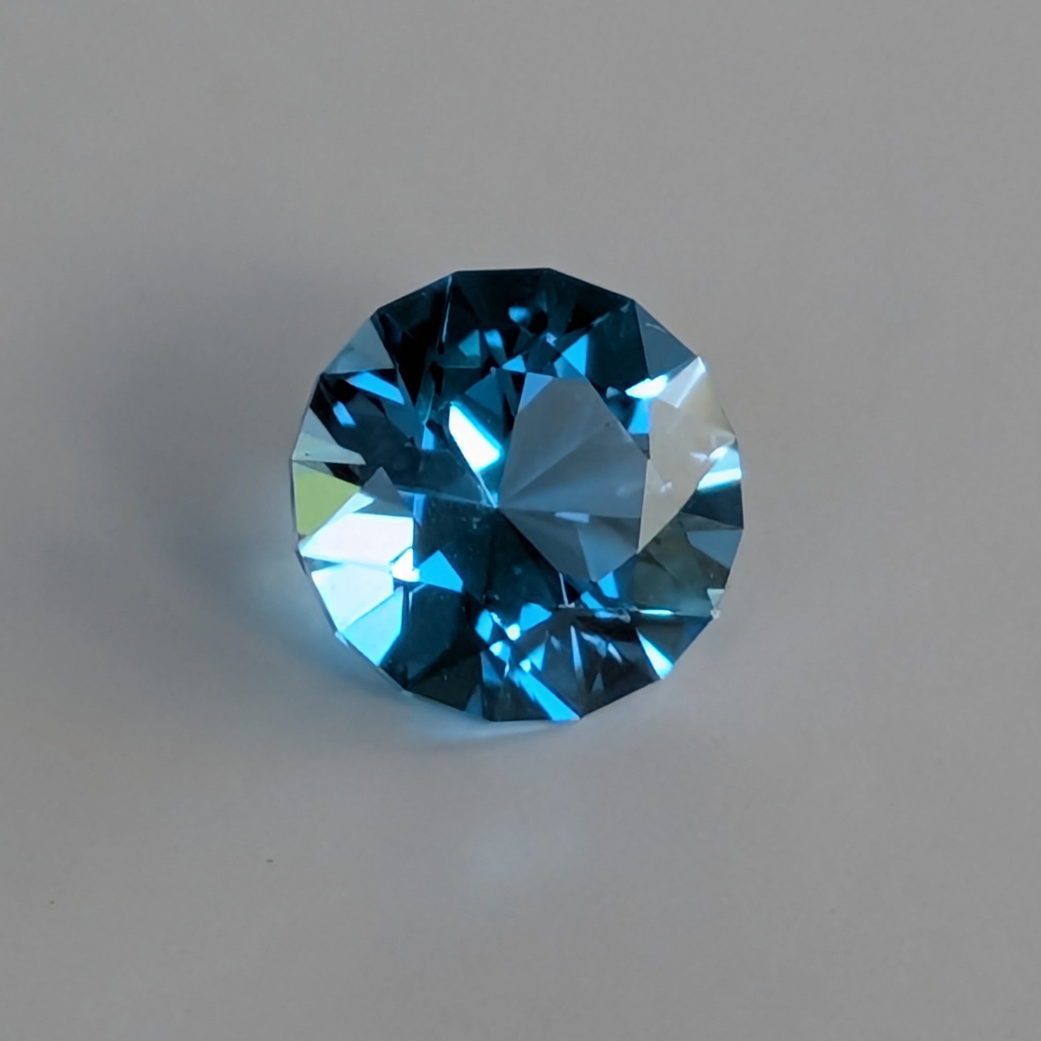 Electric Blue Topaz - Round 4.65 ct(10.3 mm)